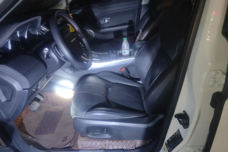 路虎 揽胜极光 2018款 240PS PURE 风尚版中控内饰19