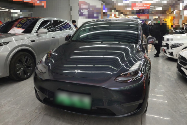 特斯拉 Model Y 2024款 长续航全轮驱动版车身外观2