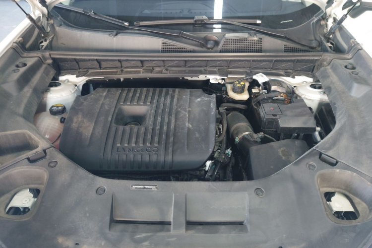 领克01 2023款 2.0TD 两驱型Pro机舱底盘24