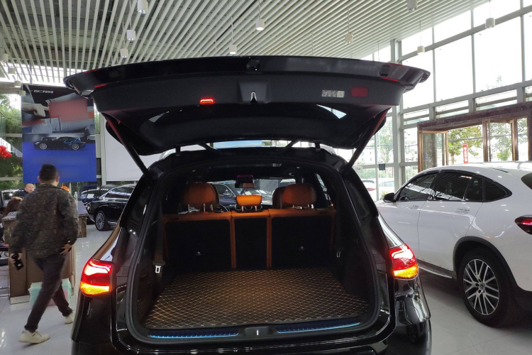 奔驰GLC 2023款 改款 GLC 300 L 4MATIC 豪华型 7座中控内饰23