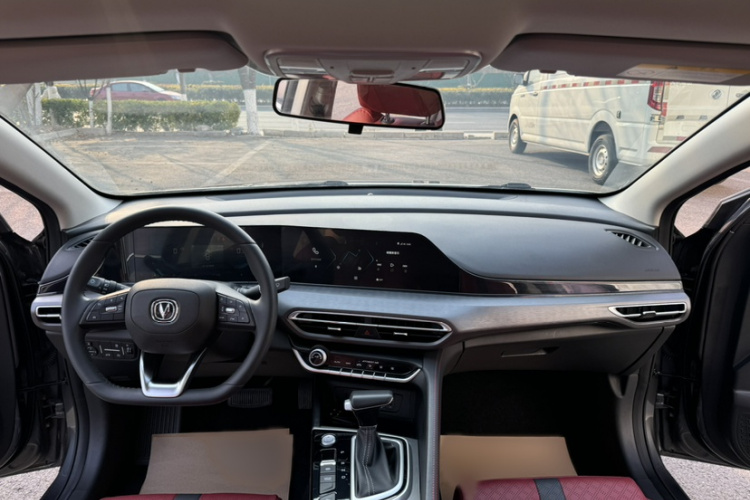 长安 逸动 2021款 PLUS 蓝鲸NE 1.4T GDI DCT尊贵型中控内饰7002