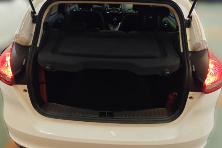 福特 福克斯 2015款 两厢 1.6L 自动舒适型中控内饰23