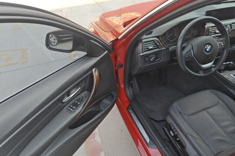 宝马3系 2015款 320Li 超悦版豪华设计套装中控内饰20