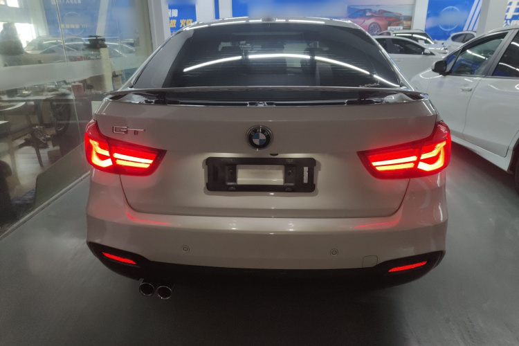 宝马3系GT 2019款 320i M运动套装车身外观6004