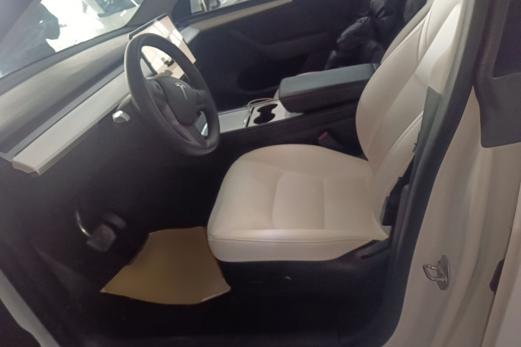 特斯拉 Model Y 2022款 长续航全轮驱动版中控内饰19
