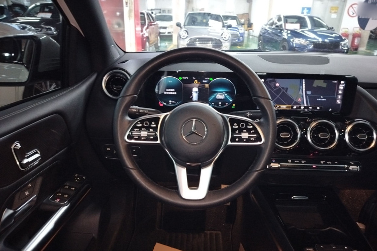 奔驰B级 2022款 改款 B 200 时尚型中控内饰13