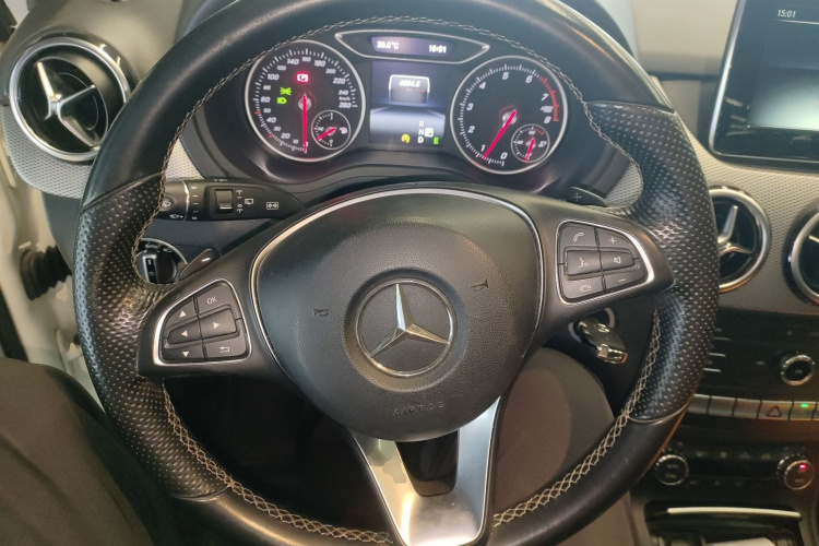 奔驰B级 2015款 B 200 时尚型局部细节13