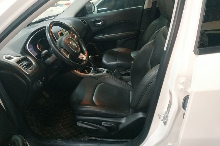 Jeep 指南者 2019款 200T 自动家享-互联大屏版中控内饰19