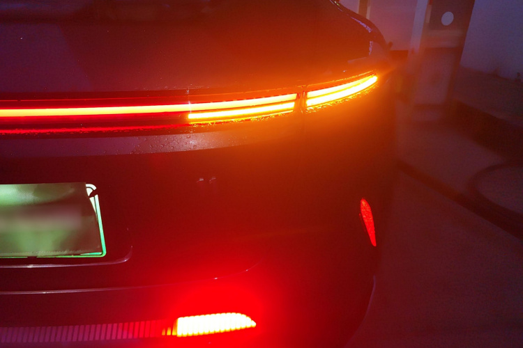 阿维塔11 2024款 580 三激光四驱奢享版车身外观9