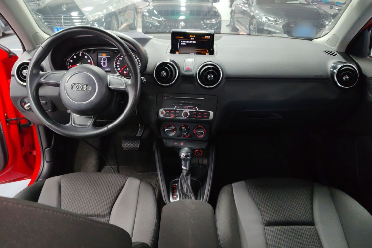 奥迪A1 2016款 30 TFSI Sportback Design风尚版中控内饰12