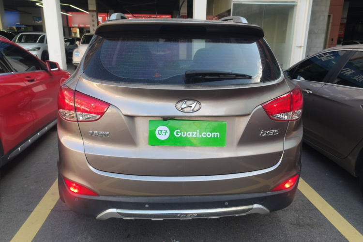 北京现代ix35 2012款 2.0L 自动两驱精英版GLS车身外观6