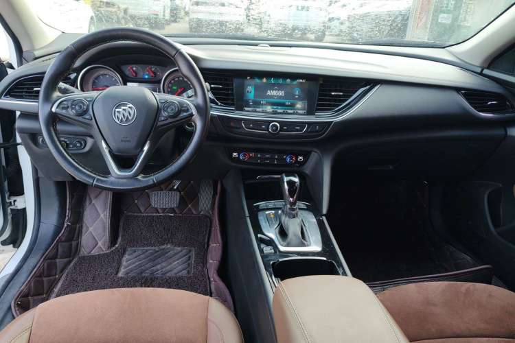 别克 君威 2017款 20T 精英型中控内饰12