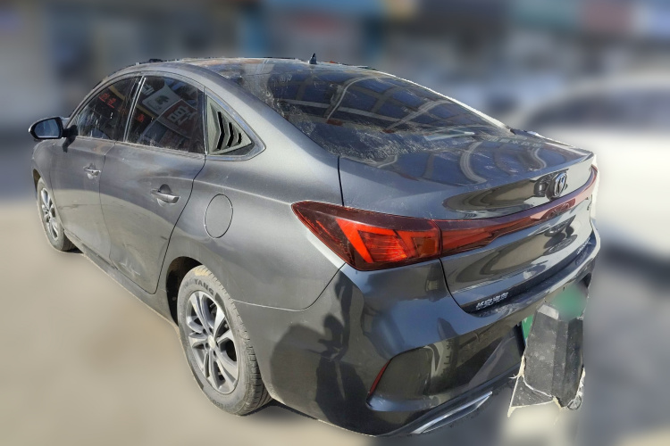 长安 逸动 2023款 畅享版 PLUS 蓝鲸NE 1.4T GDI DCT尊贵版车身外观5