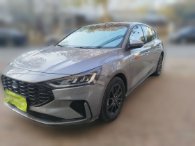 福特 福克斯 2022款 两厢 EcoBoost 180 自动竞速版