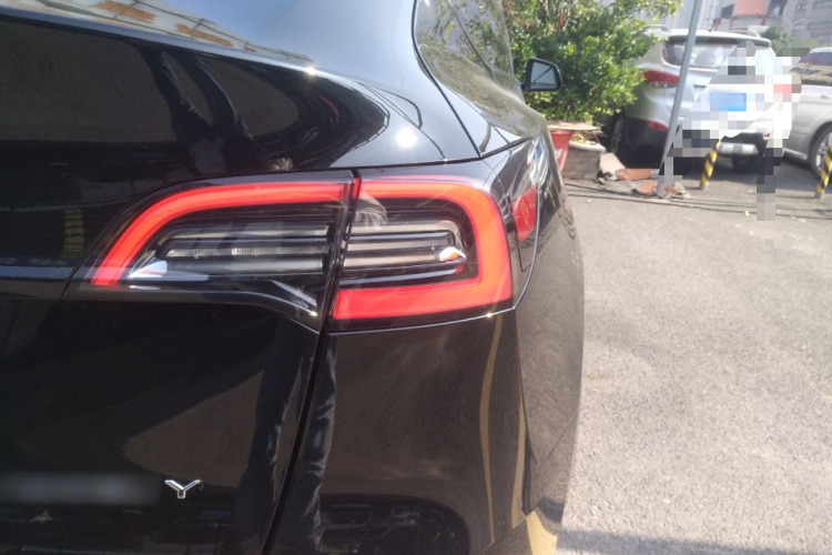 特斯拉 Model Y 2022款 改款 后轮驱动版车身外观6006