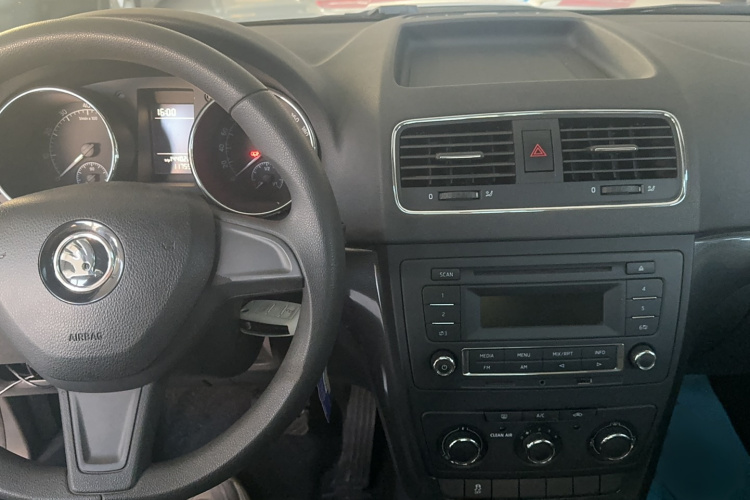 斯柯达 Yeti 2016款 1.4TSI DSG前行版中控内饰7003