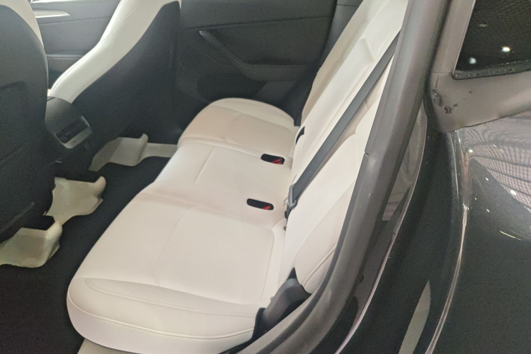 特斯拉 Model Y 2024款 后轮驱动版中控内饰7004
