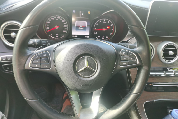 奔驰GLC 2018款 改款 GLC 300 4MATIC 动感型局部细节13