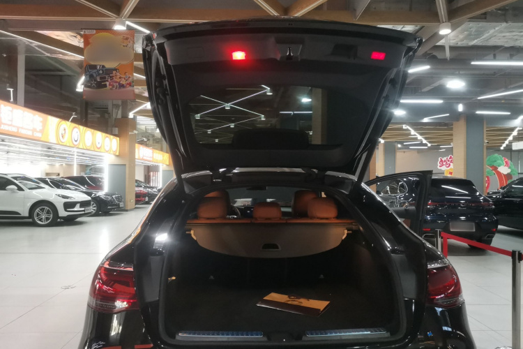 奔驰GLC轿跑 2022款 改款 GLC 260 4MATIC 轿跑SUV机舱底盘23