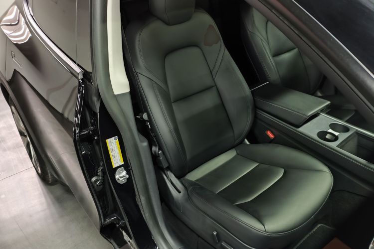 特斯拉 Model Y 2021款 标准续航后驱版局部细节41