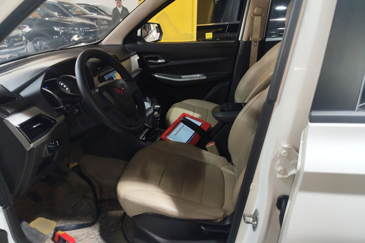 五菱汽车 五菱宏光 2021款 1.5L改款 S舒适型 电动助力LAR中控内饰19