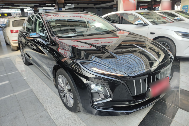 红旗E-QM5 2022款 431km 充电乐享版车身外观3