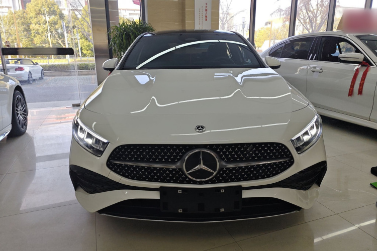 奔驰A级 2023款 A 200 L 时尚型车身外观2