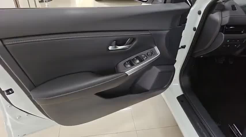 日产 轩逸 2023款 1.6L CVT悦享版实拍1