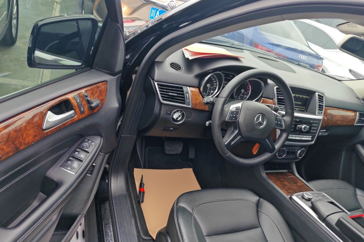奔驰M级 2014款 ML 400 4MATIC动感型中控内饰7003