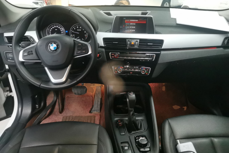 宝马X1 2018款 sDrive18Li 时尚型中控内饰12