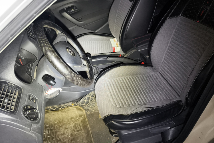 大众 Polo 2014款 1.4L 手动风尚版中控内饰19