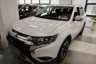 三菱 欧蓝德 2019款 2.4L 四驱致享版 5座 国VI