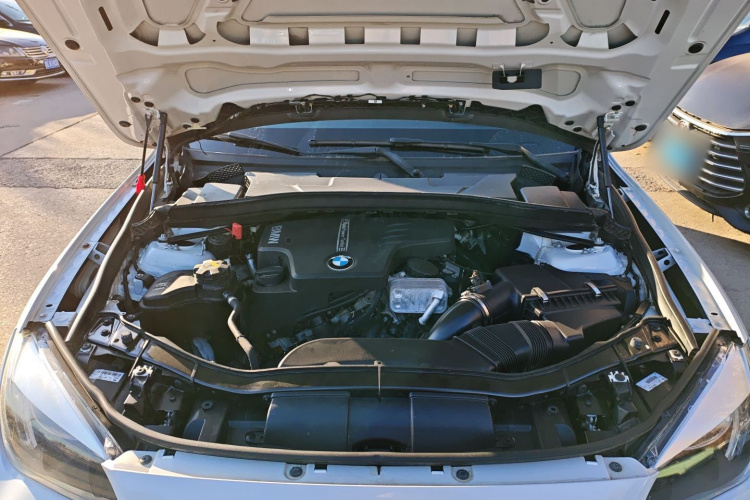 宝马X1 2015款 sDrive18i 时尚晋级版机舱底盘24