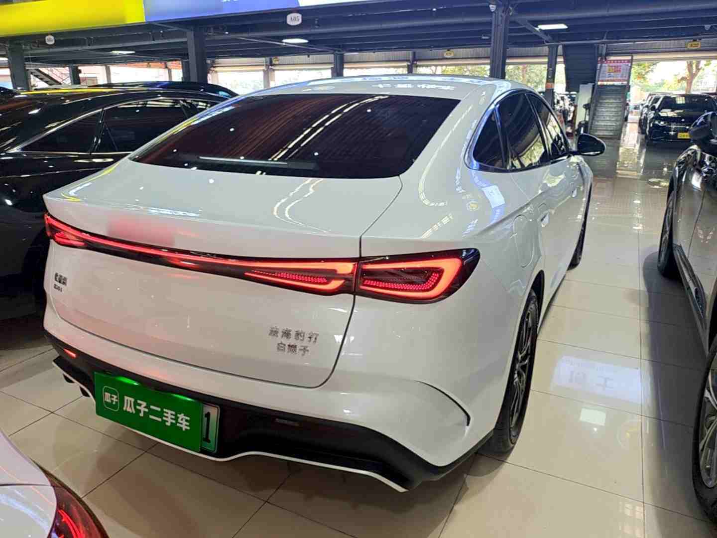 车辆右后45度外观展示