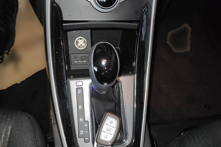 现代 朗动 2015款 1.6L 自动领先型局部细节18