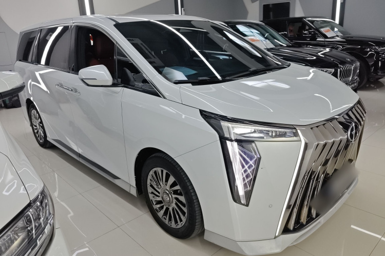 广汽传祺 传祺M8 2023款 宗师系列 400T 旗舰版车身外观3