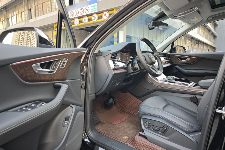 奥迪Q7 2024款 45 TFSI quattro S line运动型中控内饰7003
