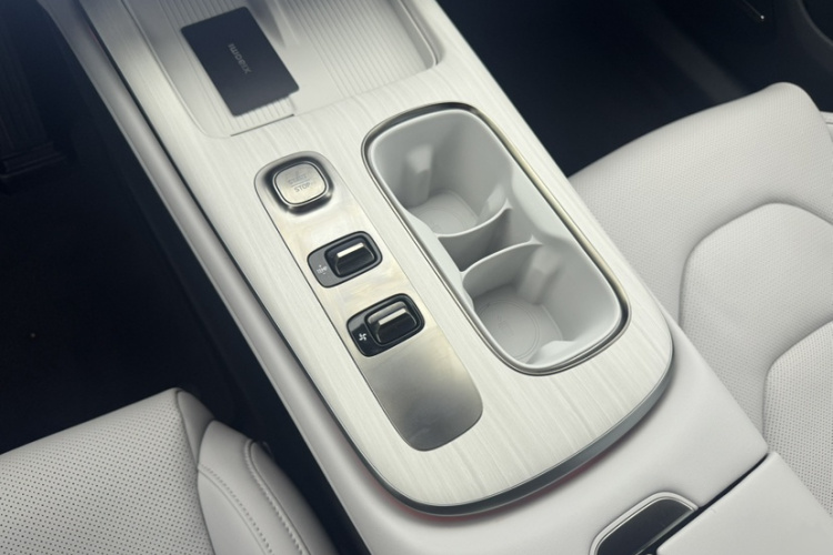 小米汽车 小米SU7 2024款 后驱超长续航高阶智驾Pro版中控内饰7001