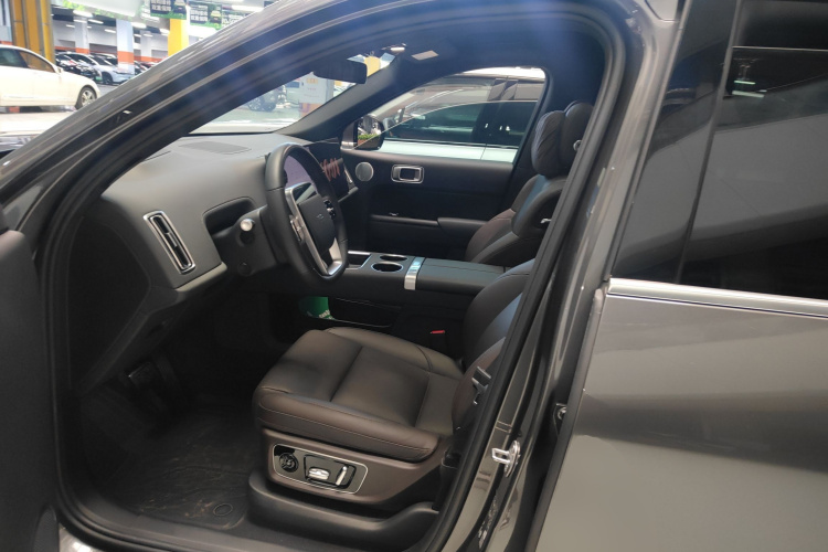 理想汽车 理想L8 2023款 Air中控内饰19