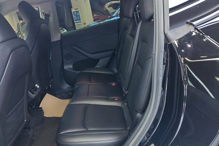 特斯拉 Model Y 2022款 改款 长续航全轮驱动版中控内饰7004