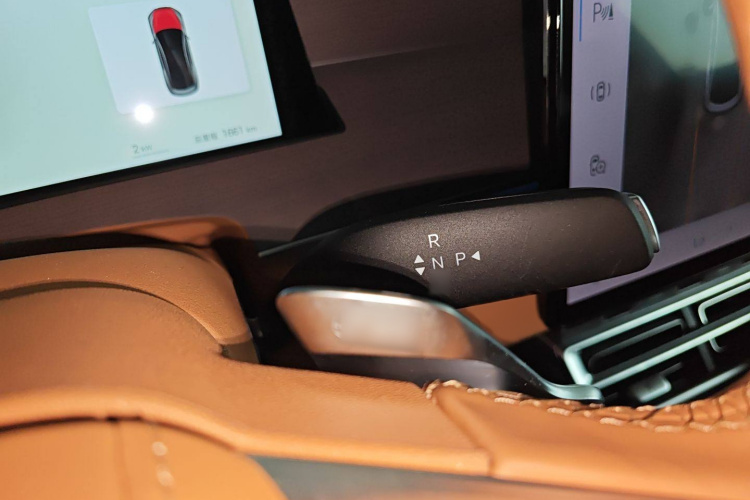 比亚迪 汉L 2025款 DM-p 四驱激光雷达旗舰型局部细节18