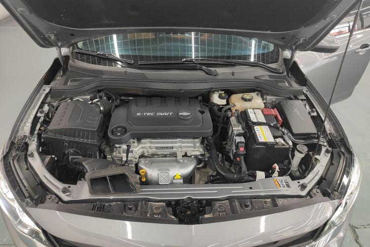 雪佛兰 科鲁泽 2022款 320 自动悦享天窗版机舱底盘24