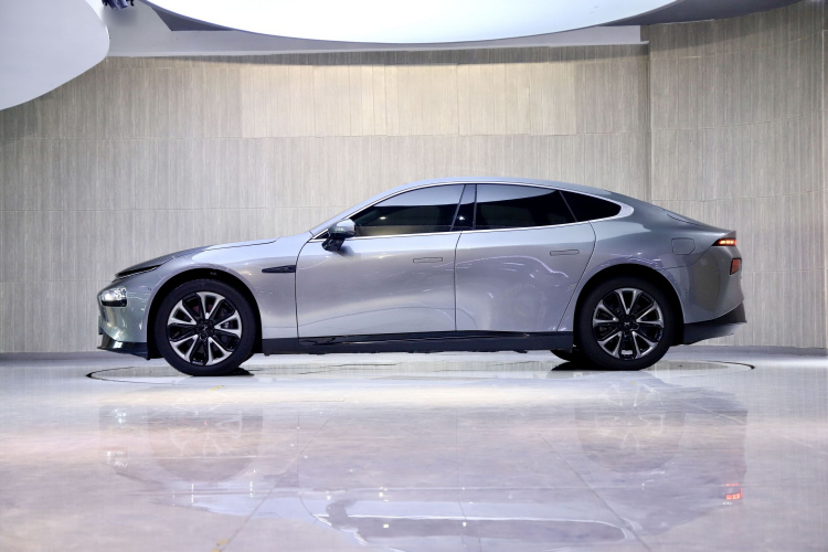 小鹏P7 2021款 480E车身外观6008