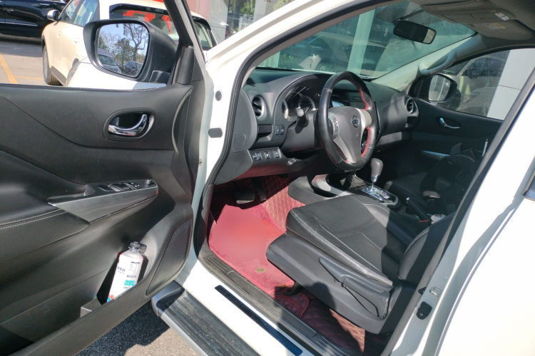 日产 途达 2018款 2.5L 自动两驱豪华版中控内饰20