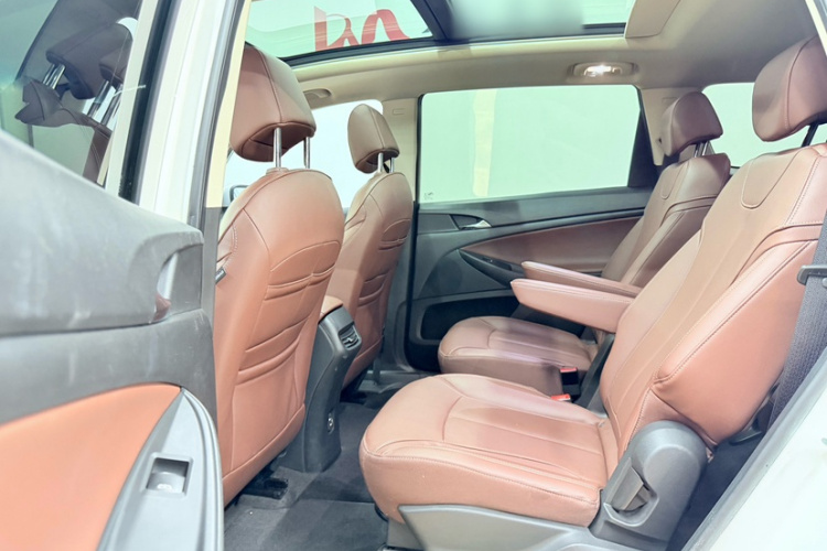 别克GL6 2019款 18T 6座互联豪华型 国VI中控内饰7003