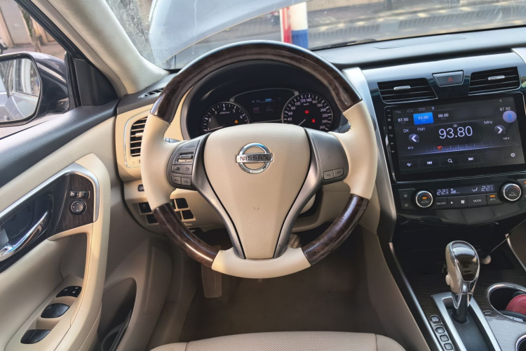 日产 天籁 2013款 2.0L XL舒适版中控内饰13