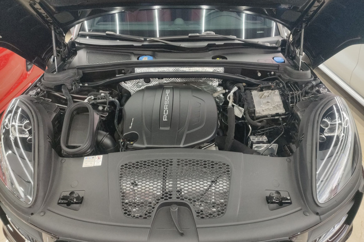 保时捷 2021款 Macan 2.0T机舱底盘24