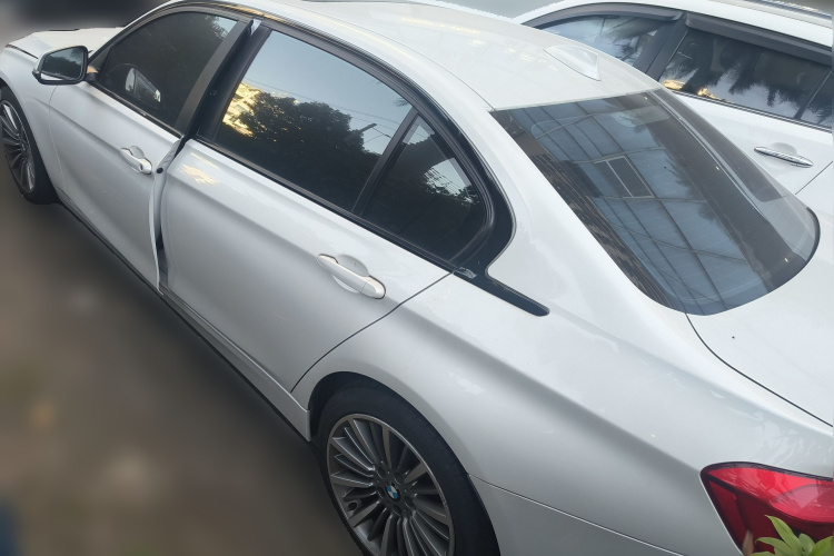 宝马3系 2019款 320Li 时尚型车身外观5