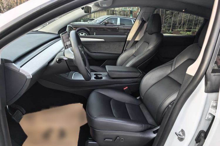 特斯拉 Model Y 2023款 后轮驱动版中控内饰7006