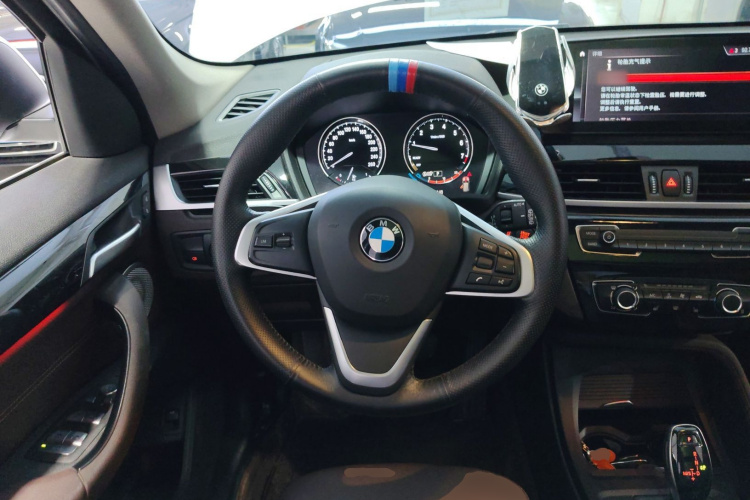 宝马X1 2021款 改款 sDrive20Li 时尚型中控内饰13